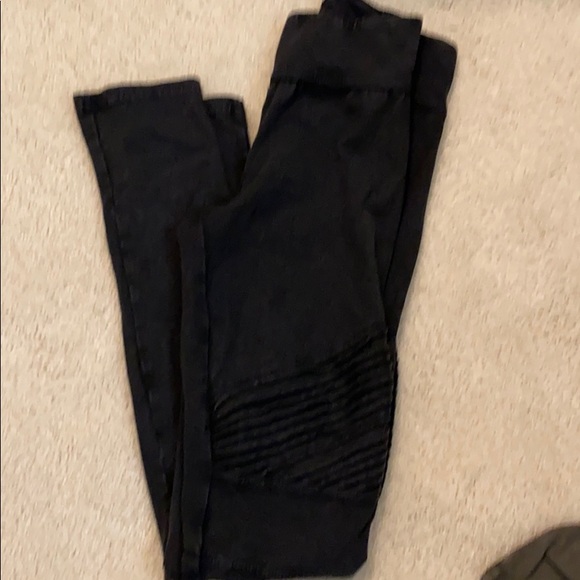 Black distressed leggings - Picture 2 of 2